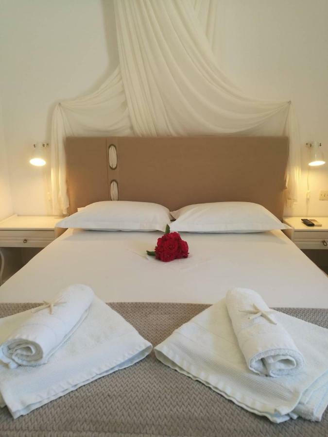 Andreas And Petrinela Rooms Triovászalosz Kültér fotó